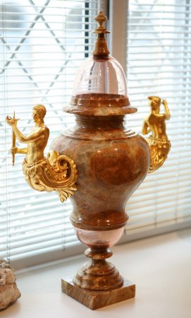 Vase with lid, baroque style.       . / Vase with lid, baroque style. 